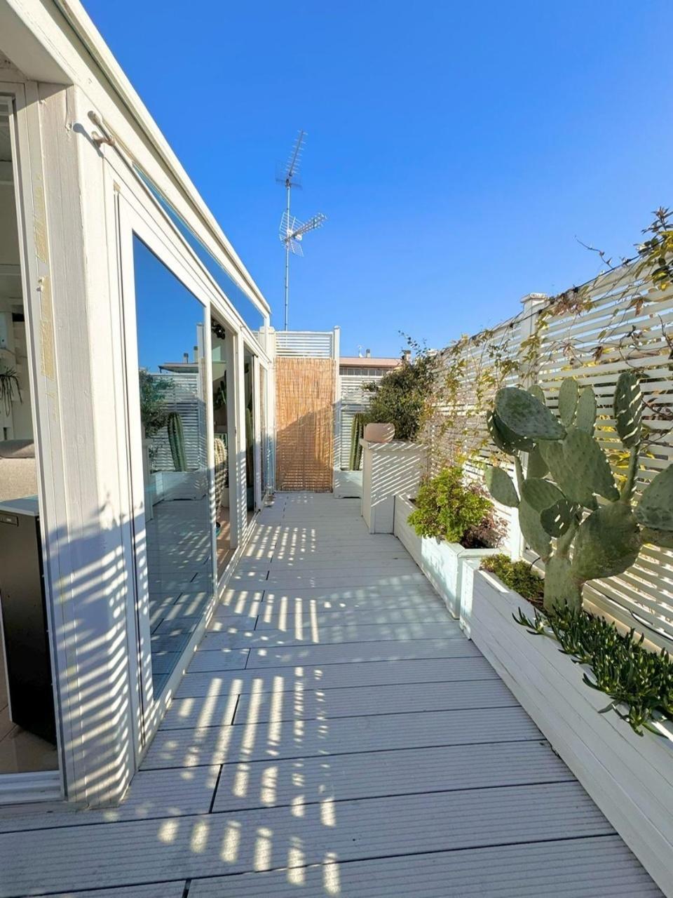 Rooftop-Marinacentro-Unique-Beach-Fun-Smart-Loveapt-Train-Park 리미니 외부 사진